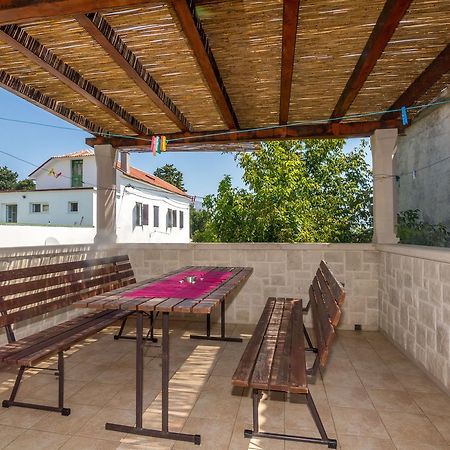 House Sanda Kastela Luaran gambar