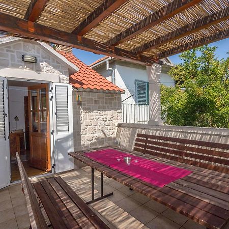 House Sanda Kastela Luaran gambar