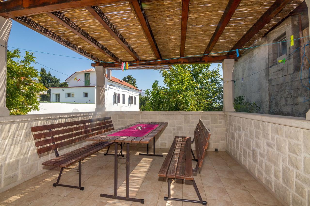 House Sanda Kastela Luaran gambar