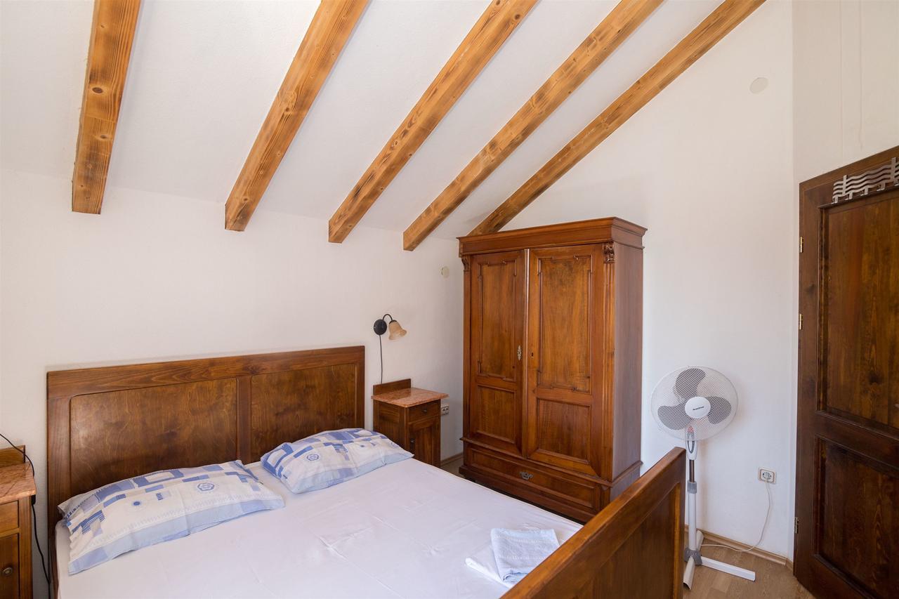 House Sanda Kastela Luaran gambar