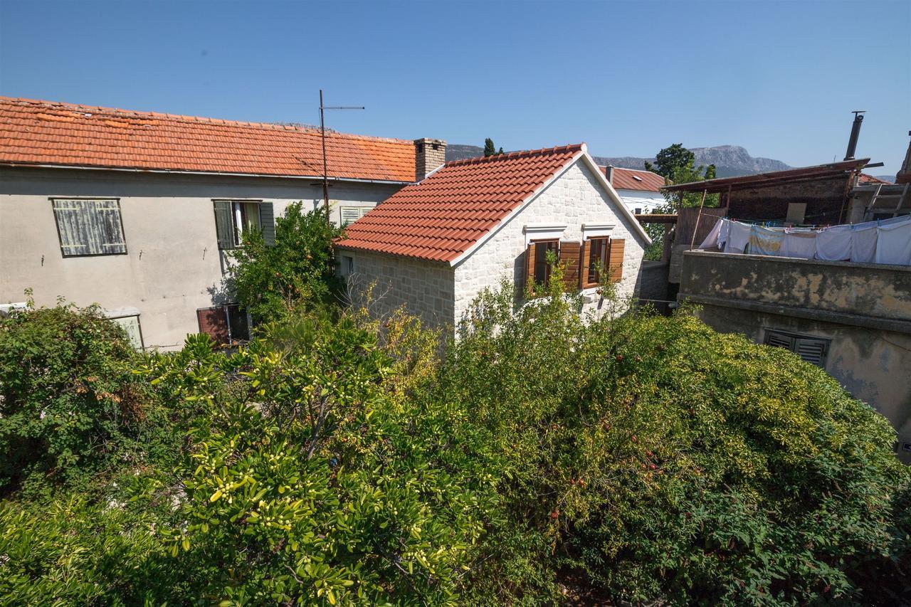 House Sanda Kastela Luaran gambar