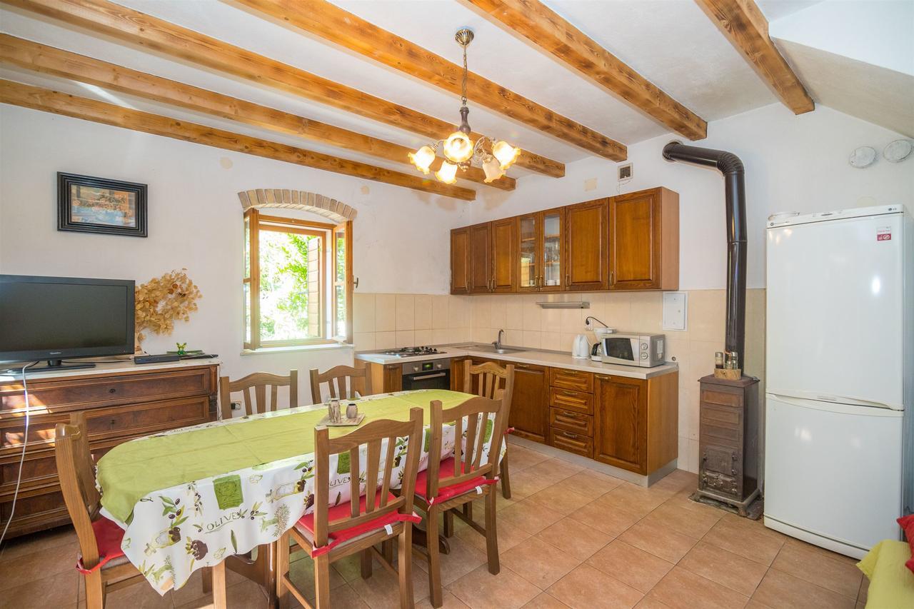House Sanda Kastela Luaran gambar