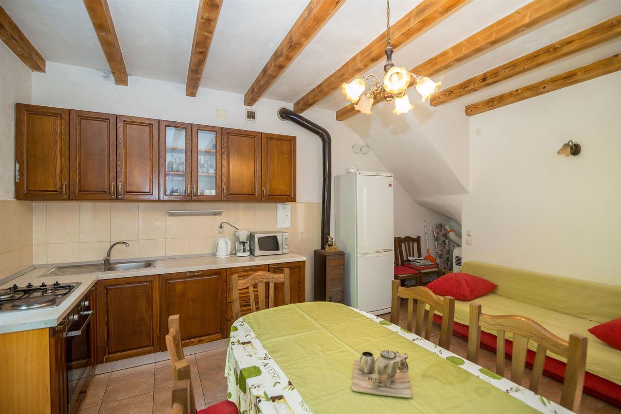 House Sanda Kastela Luaran gambar