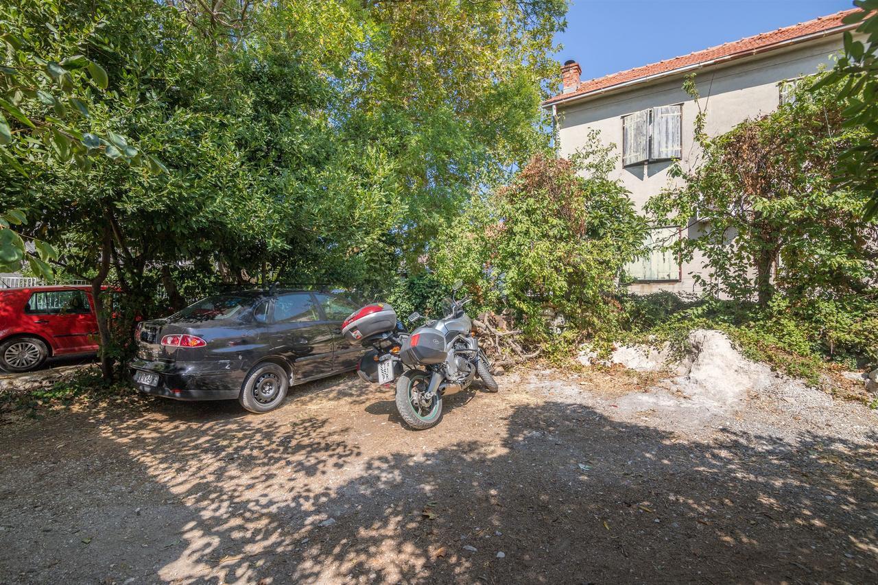 House Sanda Kastela Luaran gambar