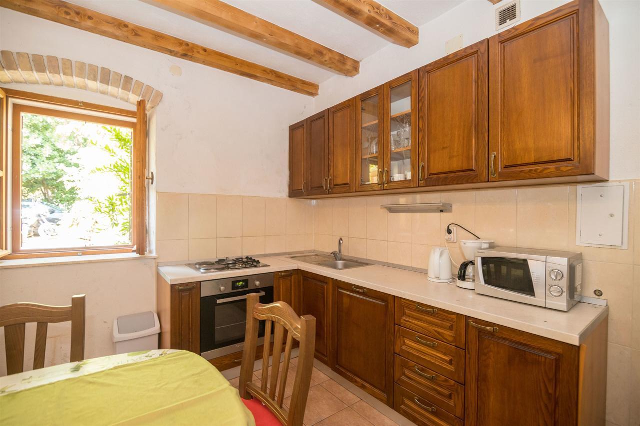 House Sanda Kastela Luaran gambar