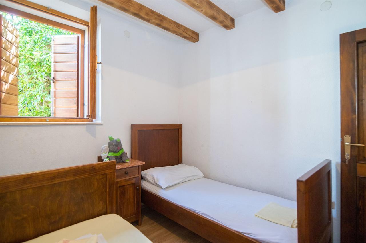 House Sanda Kastela Luaran gambar